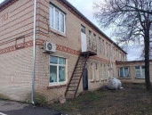 ЗУ, КН  50:27:0030303:283, пл.1080+/-12 кв. м, земли населенных пунктов, для c/х производства.   Неж. здание, КН 50:27:0000000:52269, пл.905,4 кв.м., эт.2, адрес: г. Москва, вн.тер.г. м.о. Вороново, п.ЛМС, пер. Каштановый, 4. Ипотека в пользу ГК "ВЭБ.РФ".